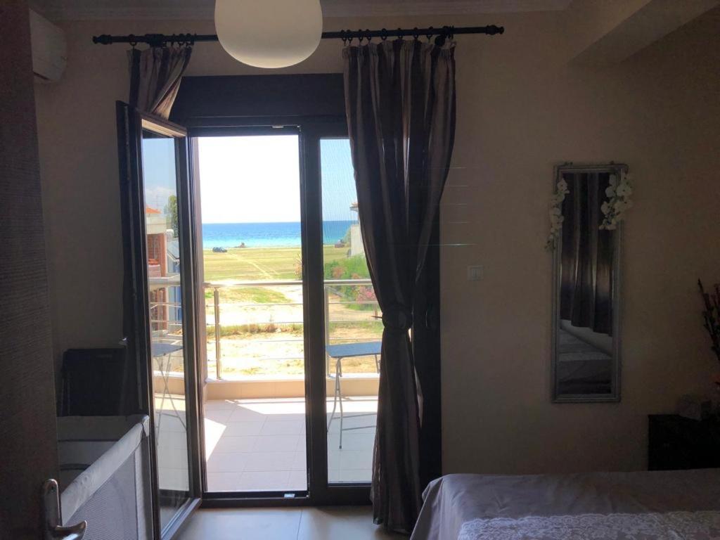 Am Beach House Nea Moudania Esterno foto